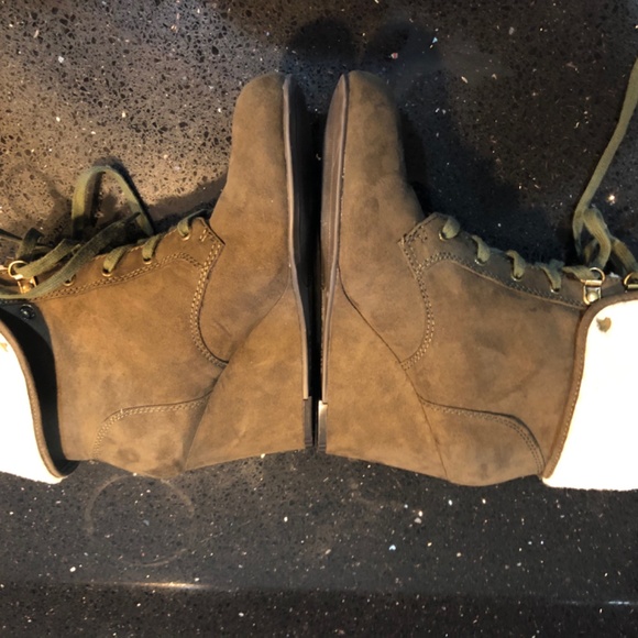 Olive Green Wedge Ankle Boot Women’s US Size 8 - Picture 10 of 11